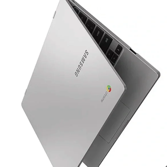 SAMSUNG CHROMEBOOK 4 (model of 2021) it’s been used but in great condition